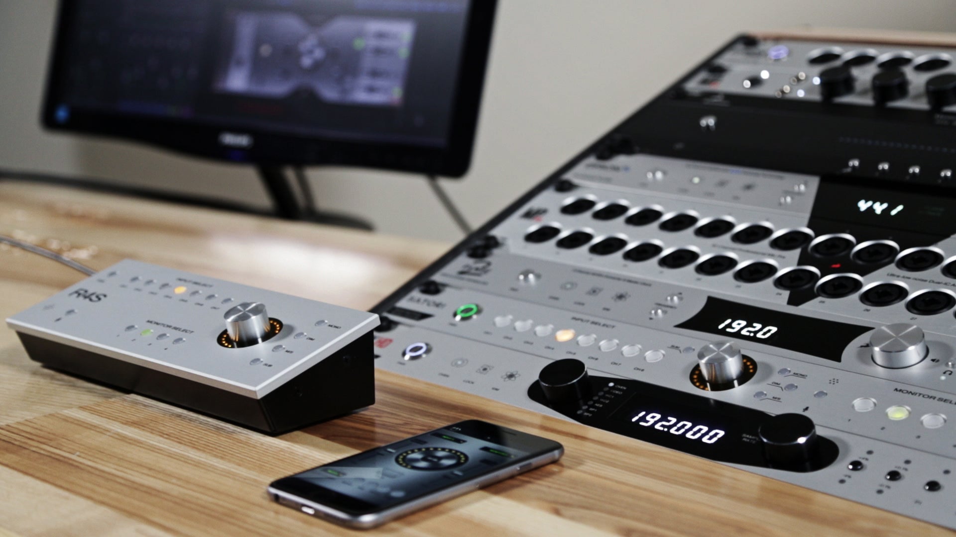 Antelope Audio Satori + R4S | High-End Monitoring Controller with Remote  Control